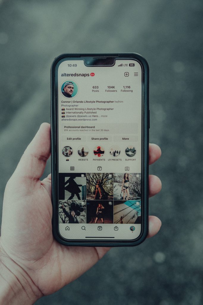 CEO wants followers, but does not want any content published